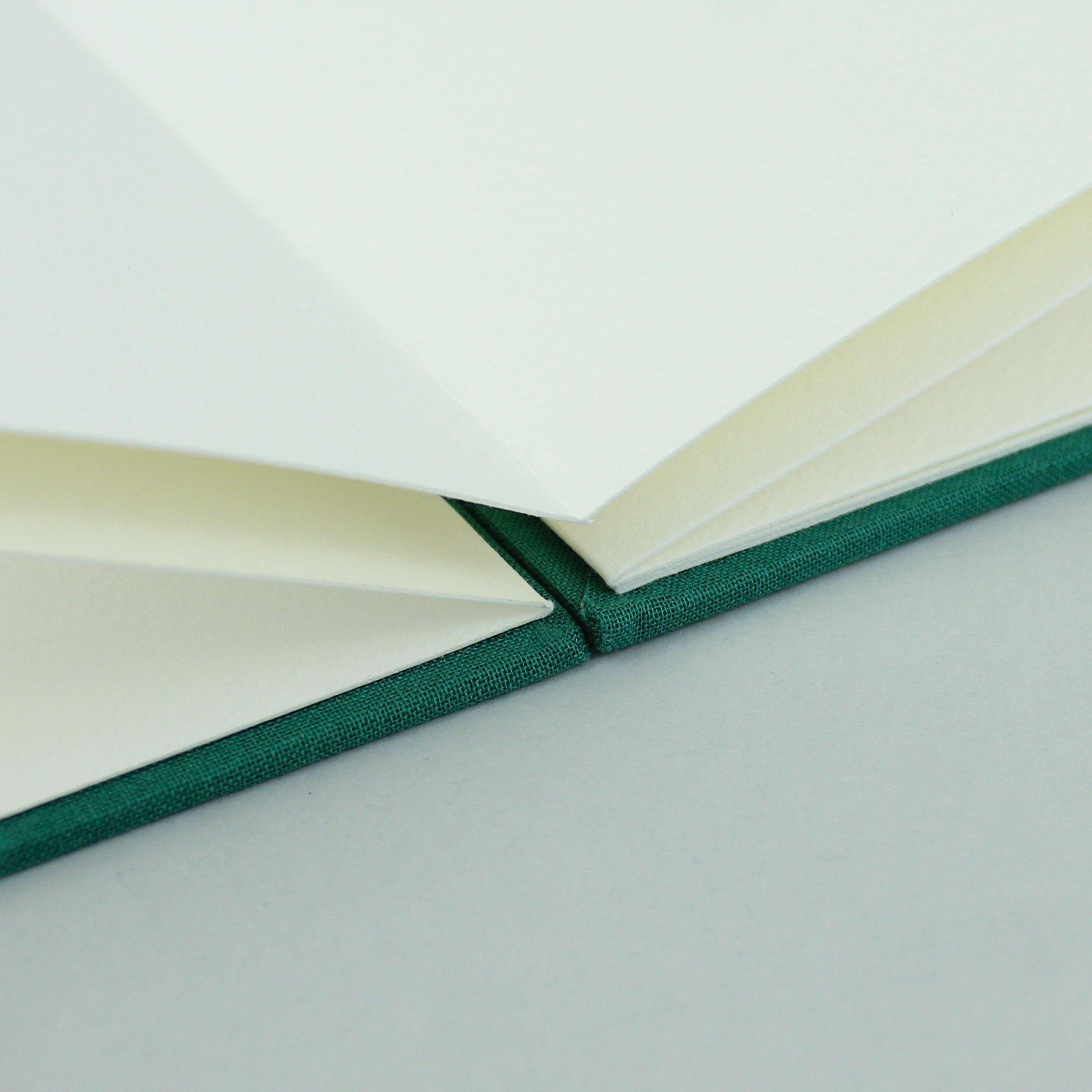Sennelier USKbook Concertina Aquarelle – Grain Rough 300 G/m², Couverture Lin Vert – 16 X 24 Cm – Carnet Accordéon 100 % Coton